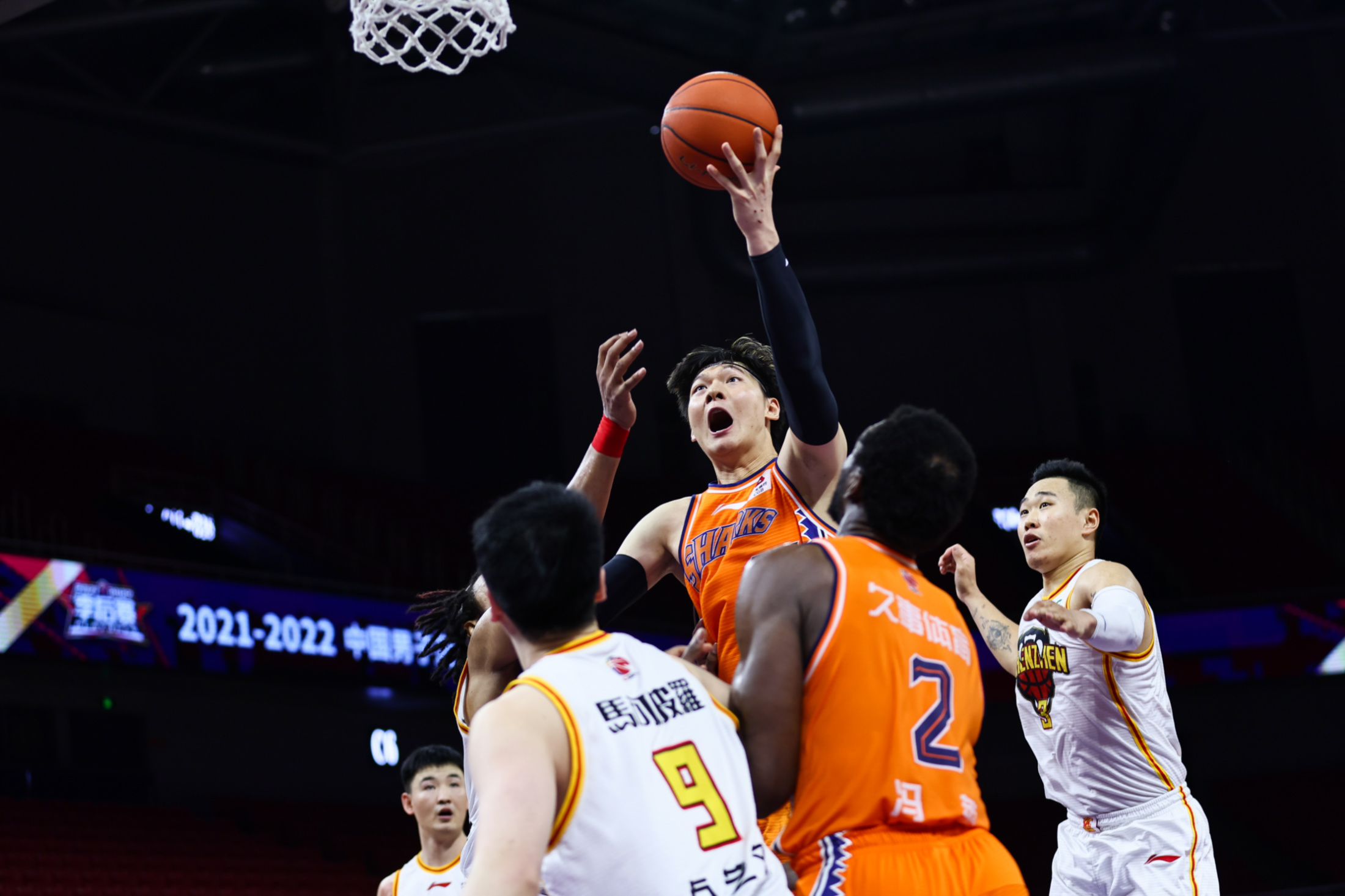 包含关键时刻CBA常规赛焦点战，犹他爵士止住颓势，球迷炸锅，轮换策略成焦点的词条